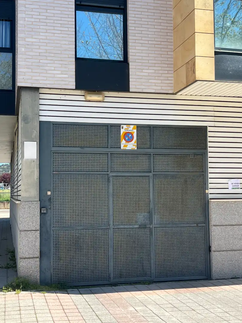 Individual amb ascensor en venda a Calle Jardines 72