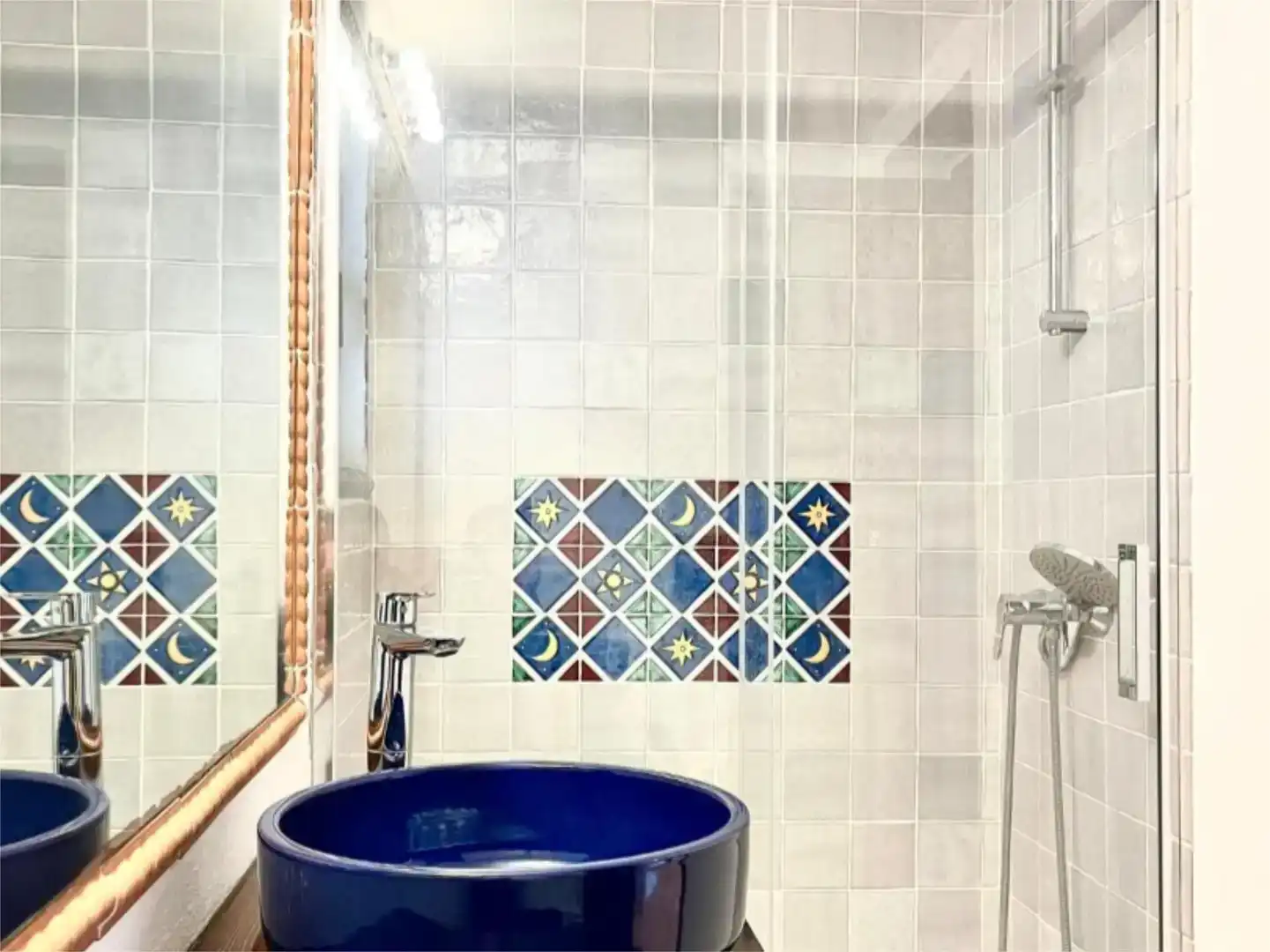 Bathroom of Flat for sale in Marbella  with Air Conditioner, Private garden and Swimming Pool