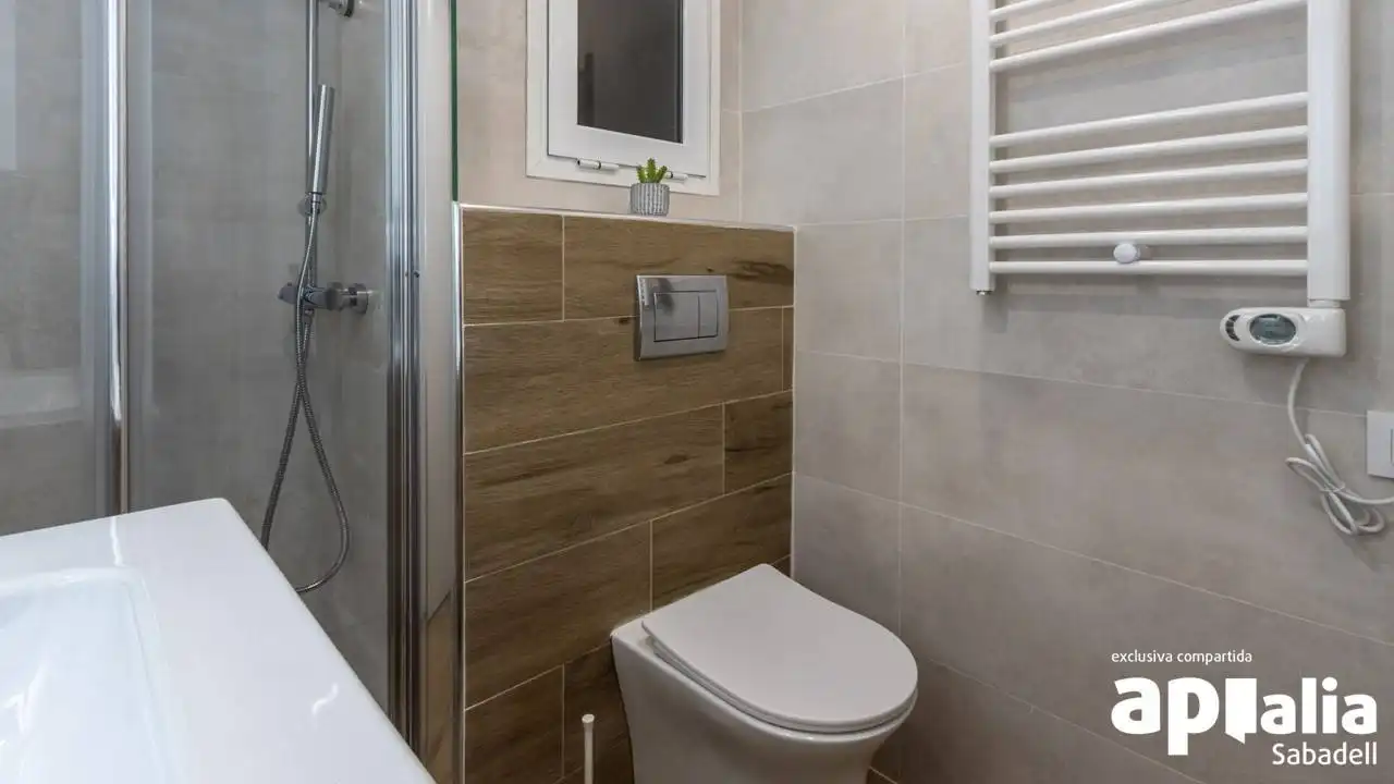 Baño de Piso en venta en Sabadell con Calefacción y Parquet