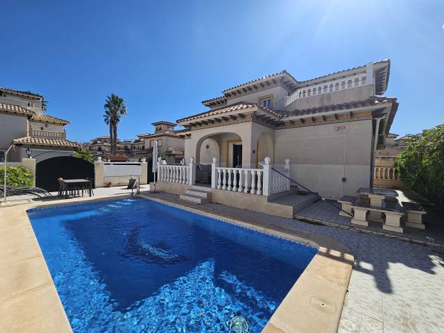 Casa-chalet en Venta en Cabo Roig