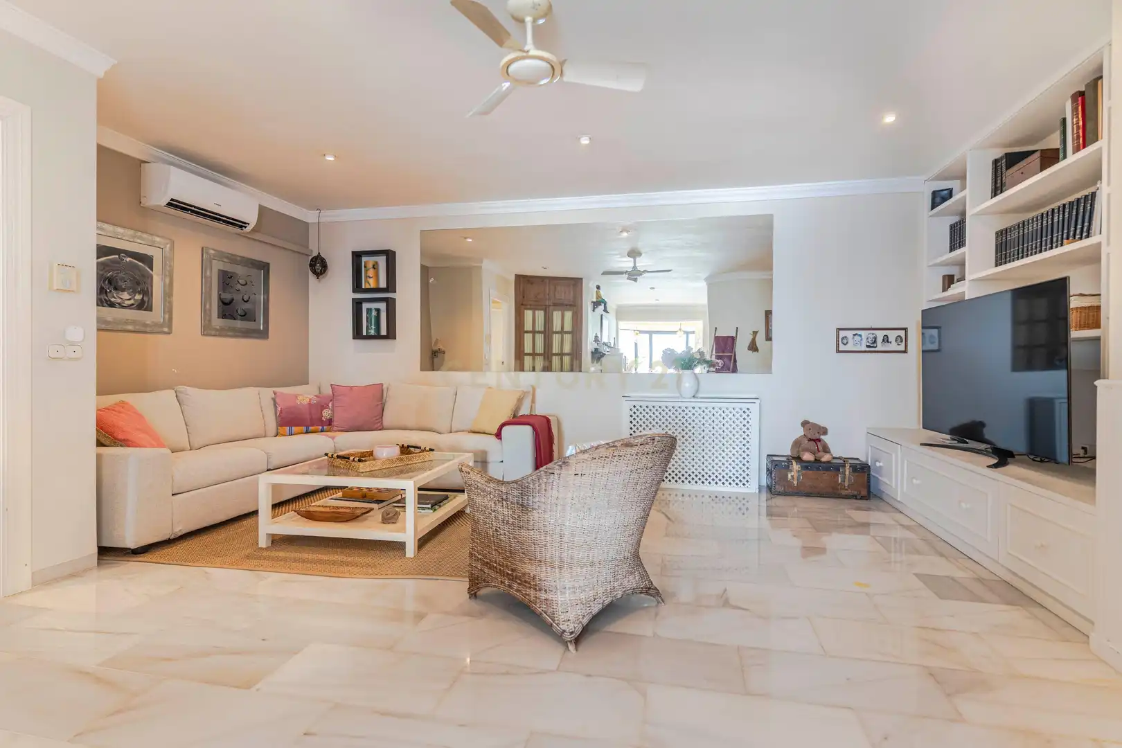 Living room of Houses for sale in Almuñécar  with Air Conditioner, Private garden and Storage room