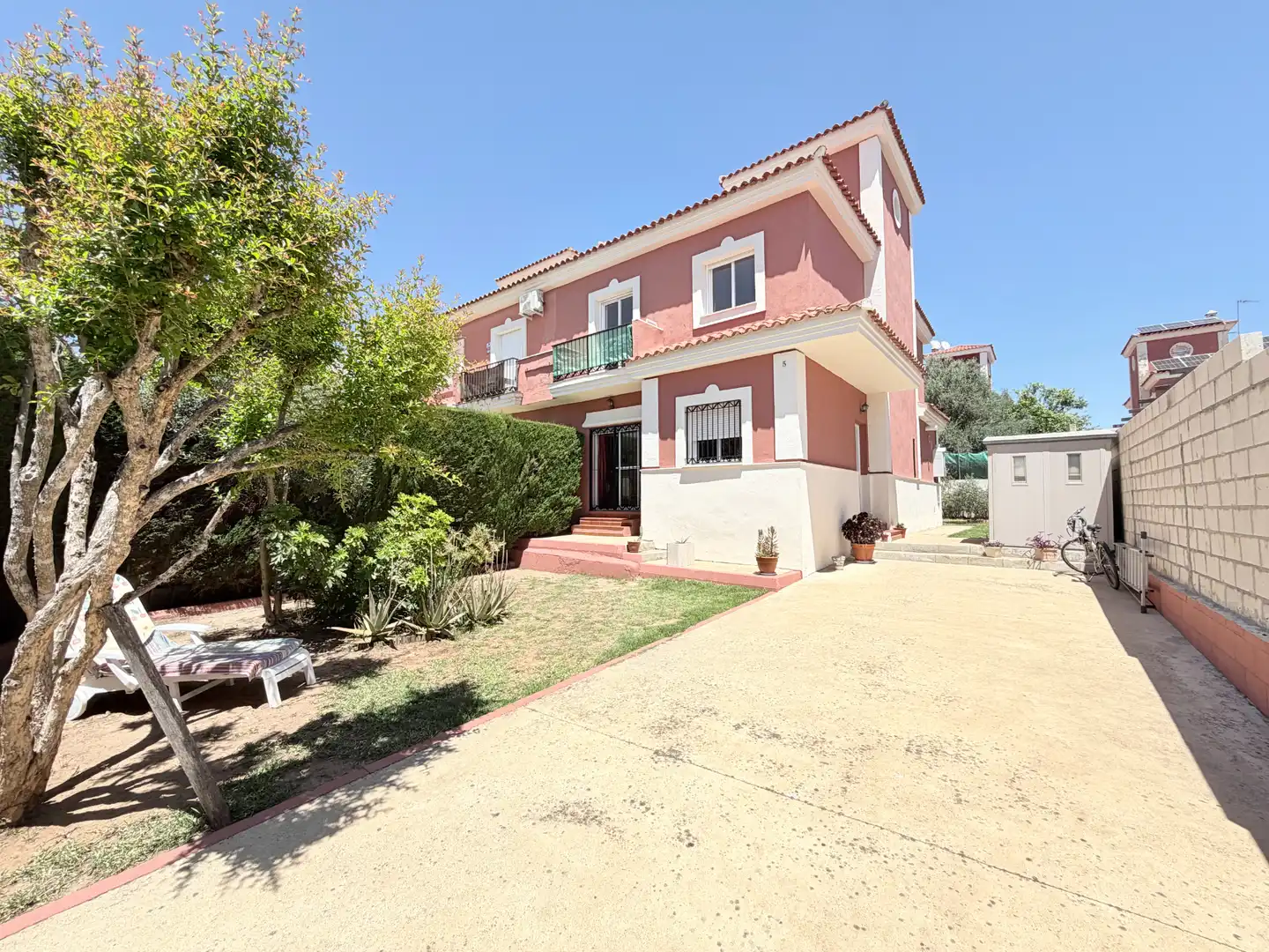 Casa adosada en venta en Calle las Marismas, Salteras