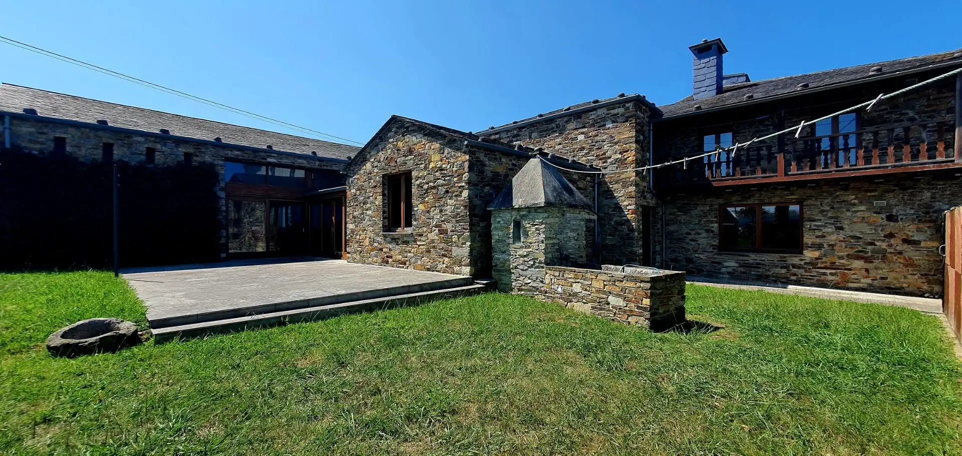 Vista exterior de Casa o xalet en venda en Tapia de Casariego amb Calefacció, Jardí privat i Terrassa