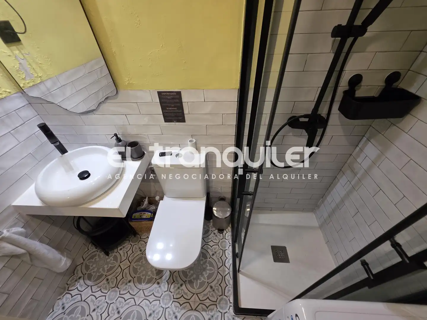 Baño de Estudio de alquiler en Madrid con Amueblado, Lavadora y Se aceptan mascotas