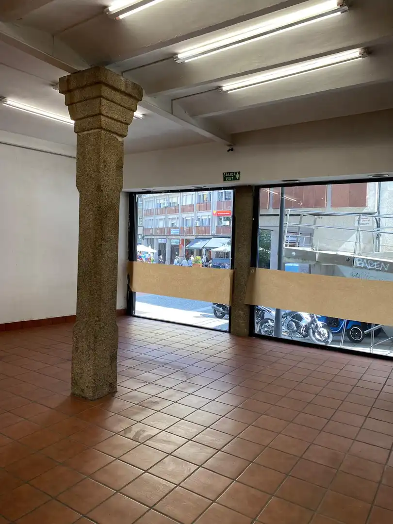 Local de alquiler en Ourense Capital  con Calefacción, Terraza y Amueblado
