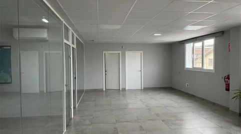 Foto 5 von Fabrikhallen zur Miete in Avenida Conde Santa Bárbara, 14, Lugones, Siero