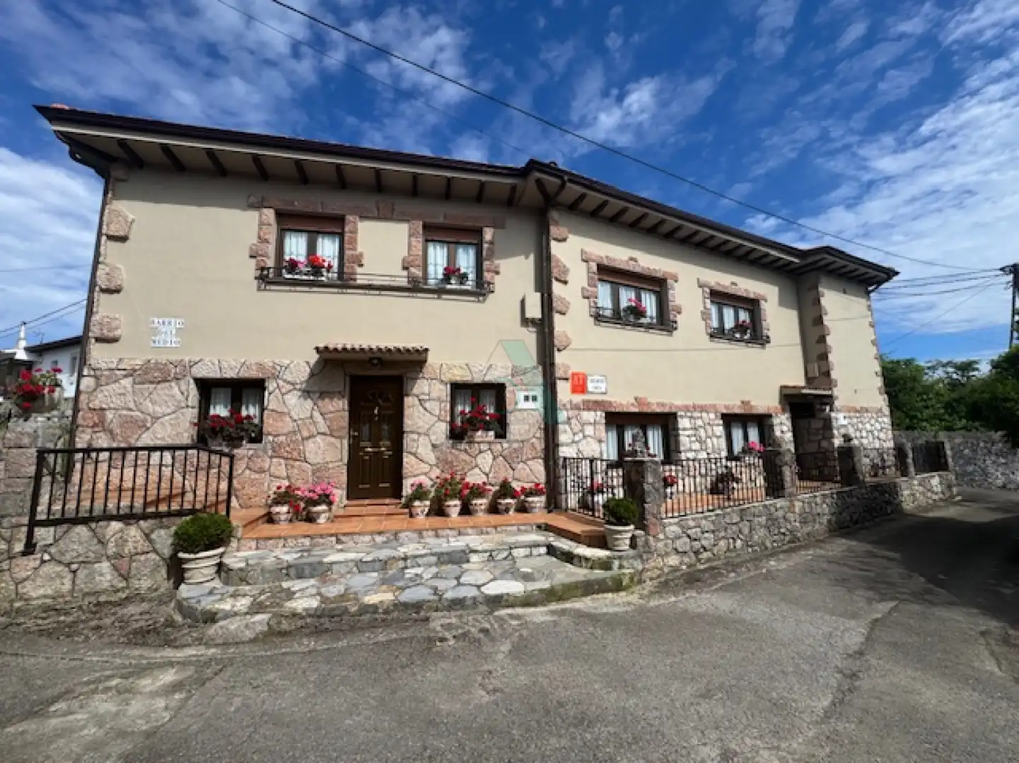 Vista exterior de Casa o xalet en venda en Llanes amb Jardí privat