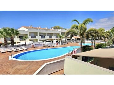 Reihenhaus mit Pool zum Verkauf in Calle Beirut 6