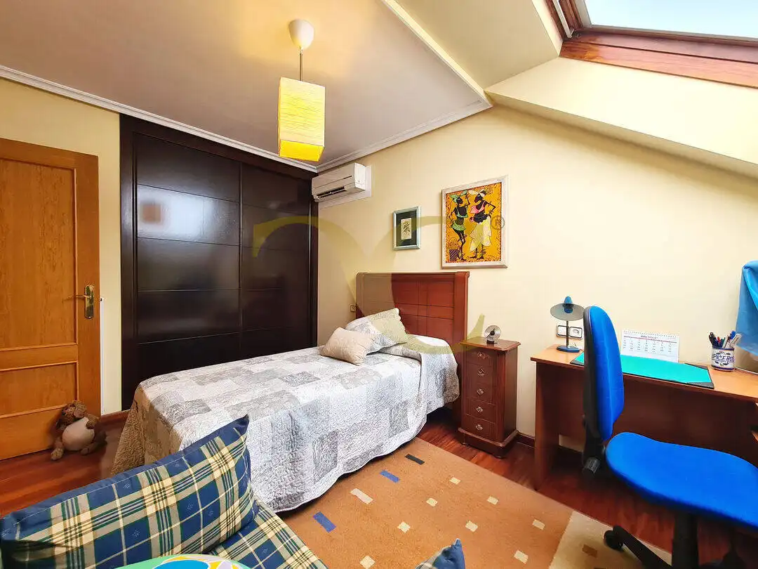 Habitación de Dúplex en venta en Gijón  con Aire acondicionado, Calefacción y Trastero