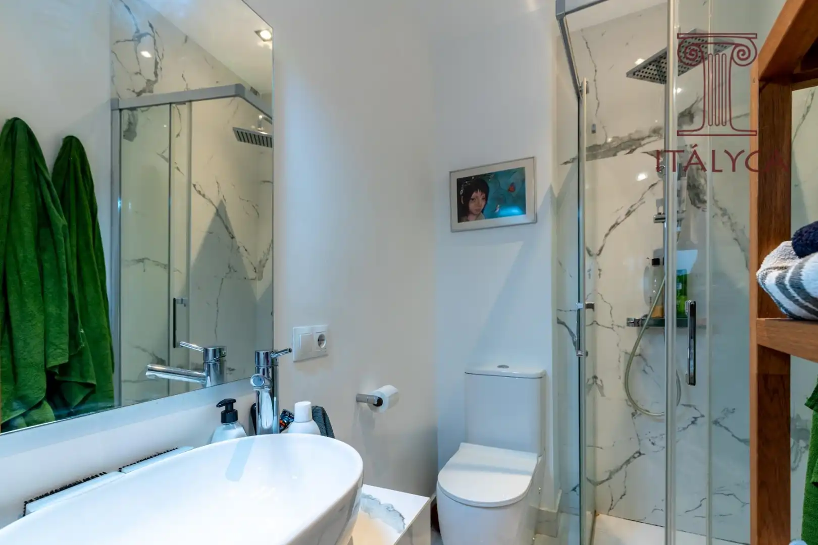 Bathroom of Flat for sale in Sevilla  with Air Conditioner, Heating and Terrace
