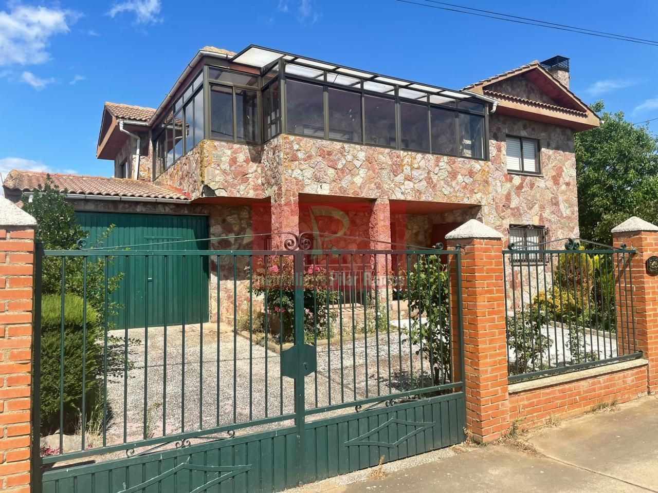 Vista exterior de Casa o xalet en venda en Valdepolo amb Jardí privat i Parquet