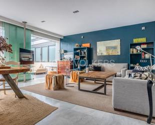 Sala d'estar de Apartament en venda en  Sevilla Capital amb Aire condicionat, Calefacció i Jardí privat