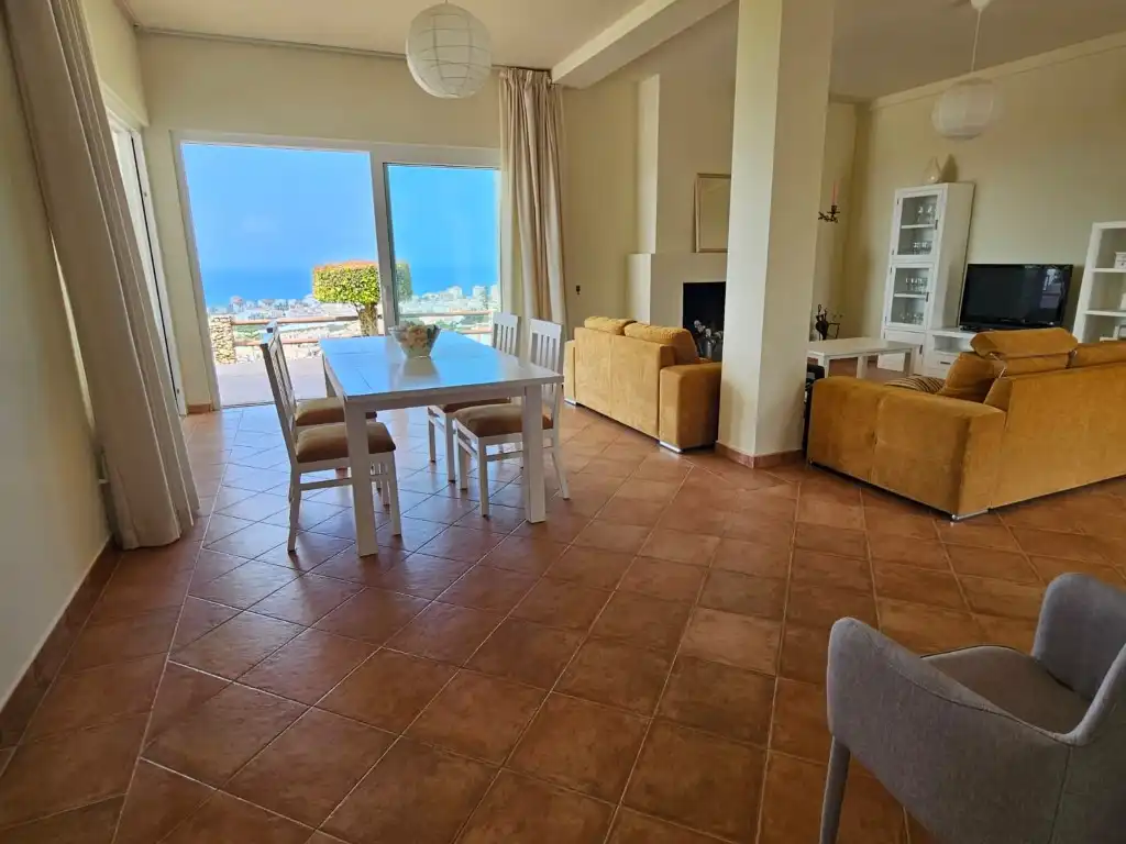 Menjador de Casa o xalet en venda en Torrox amb Aire condicionat, Jardí privat i Terrassa