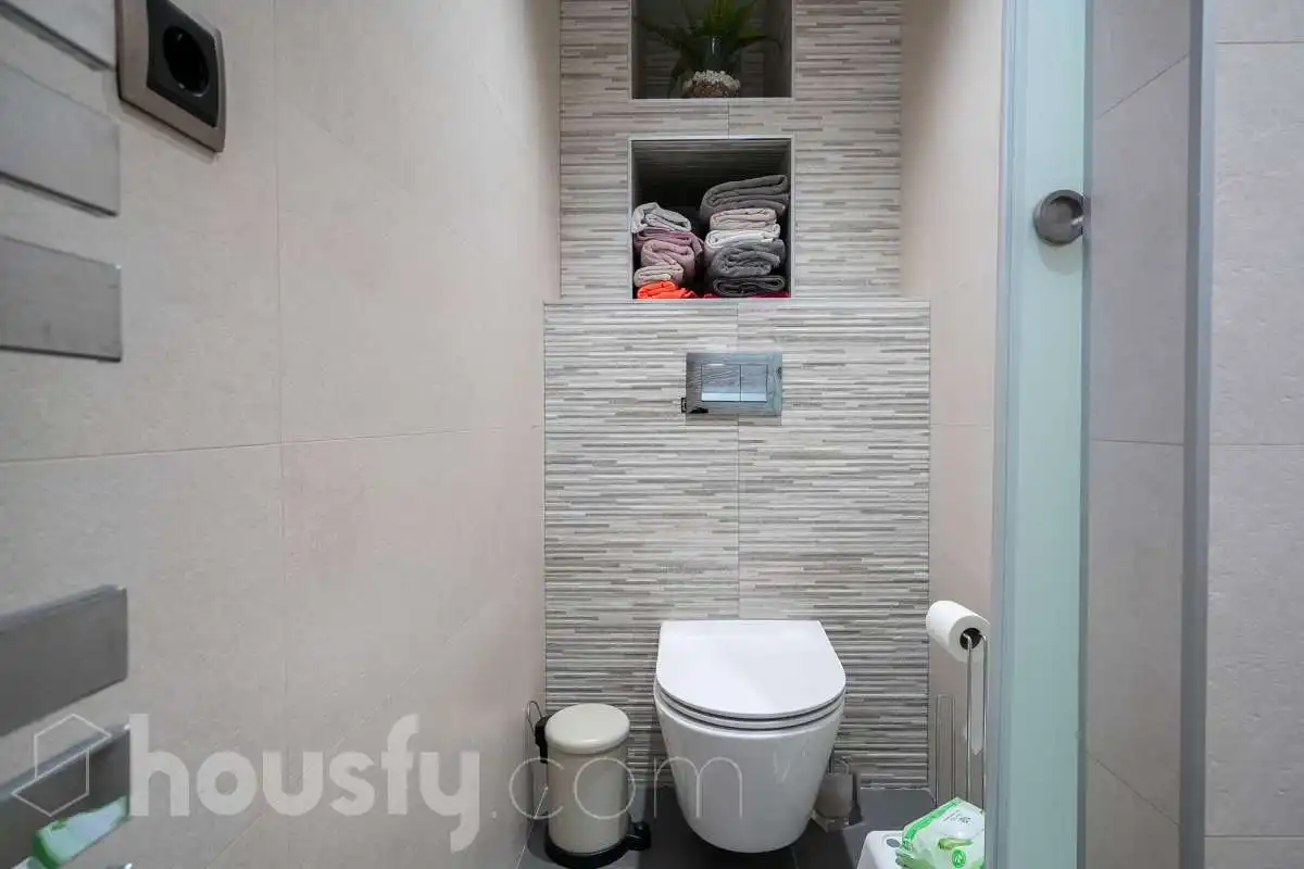 Bathroom of Duplexes for sale in Madrid  with Air Conditioner, Heating and Storage room