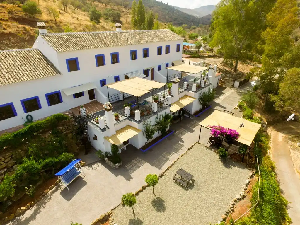 Casa rústica con piscina en venta en Guaro, imagen 2