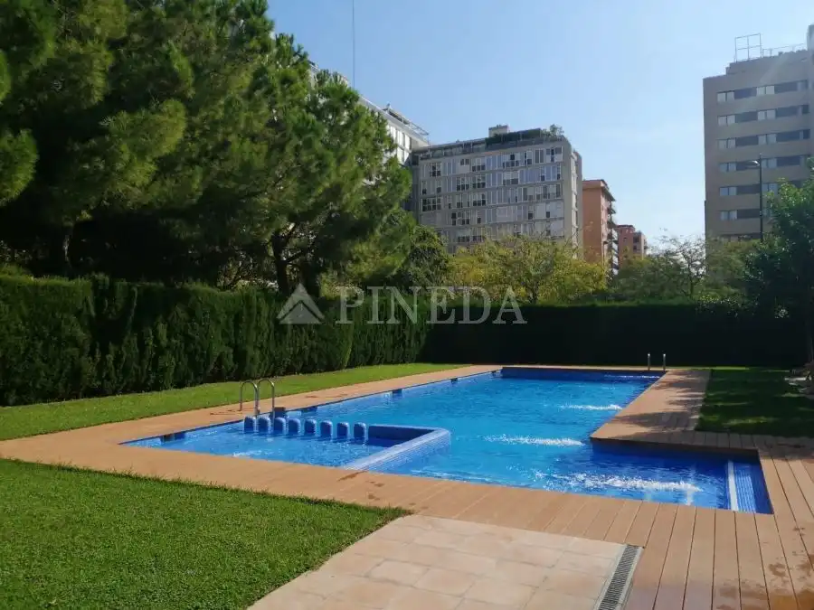 Piscina de Pis de lloguer en Valencia amb Aire condicionat, Calefacció i Terrassa