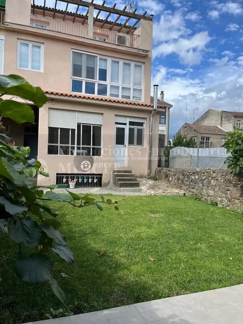 Vista exterior de Casa adosada en venta en Verín