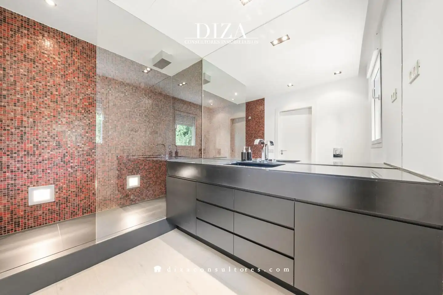 Bathroom of Houses for rent in Madrid  with Air Conditioner, Heating and Private garden