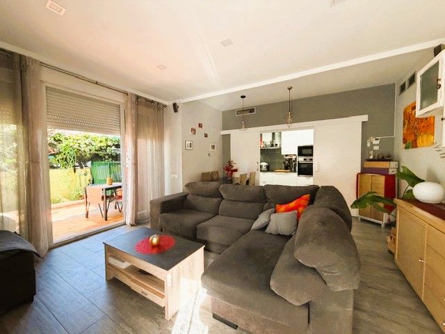 Wohnzimmer von Wohnung zum Verkauf in Montgat mit Klimaanlage, Heizung und Terrasse