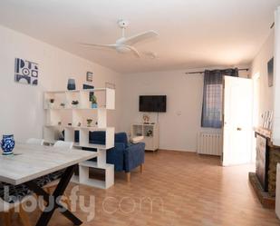 Sala d'estar de Casa o xalet en venda en Torrevieja amb Aire condicionat, Jardí privat i Piscina