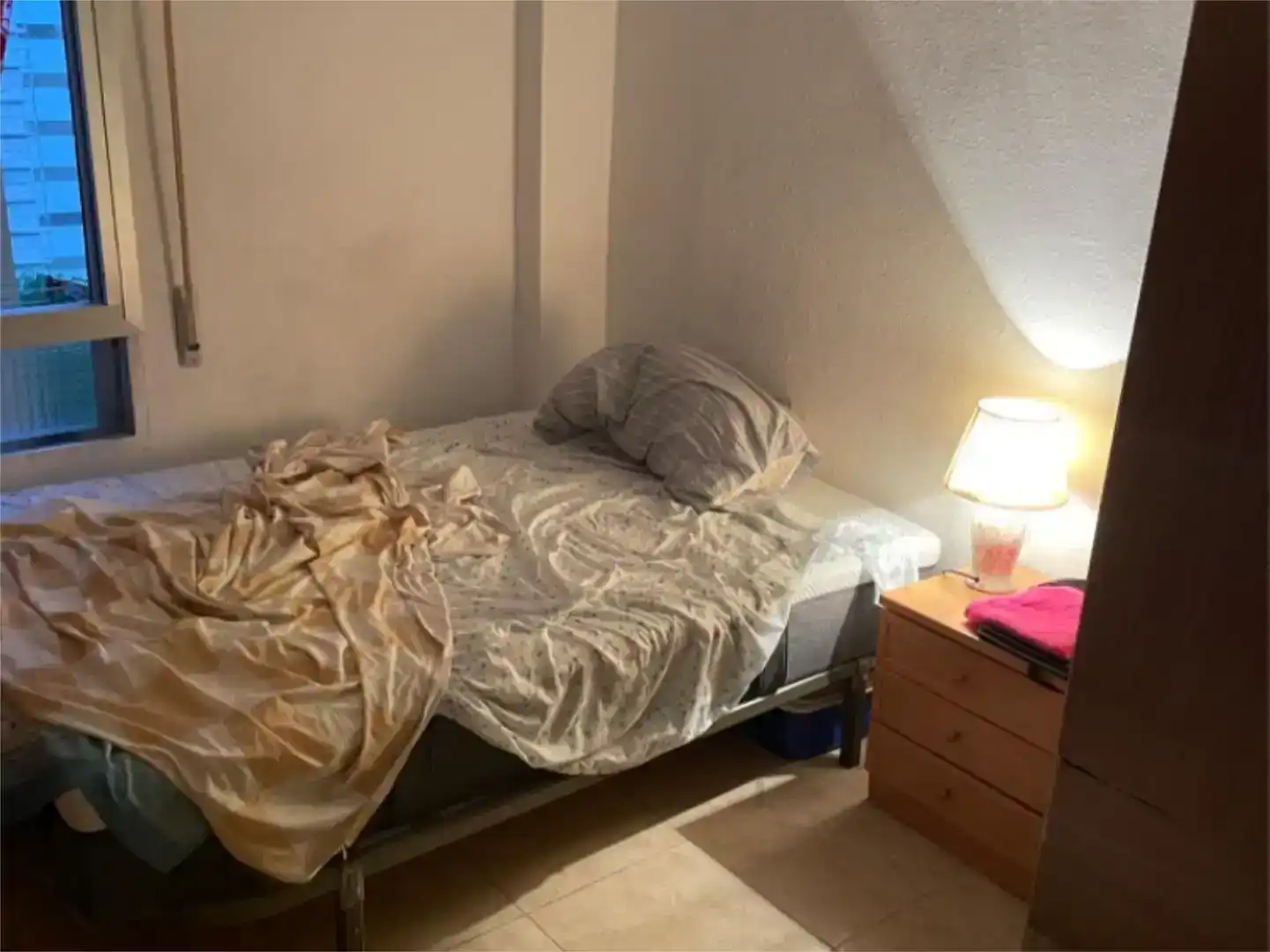 Habitación de Apartamento en venta en Algeciras con Aire acondicionado, Parquet y Amueblado