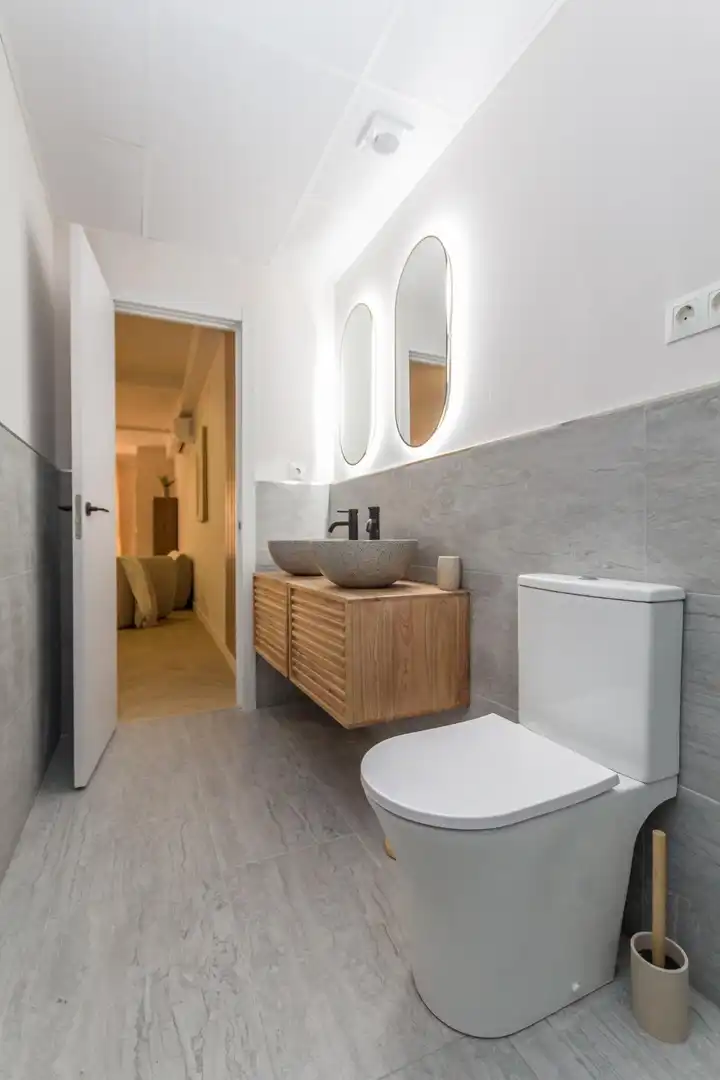 Bathroom of Apartments for sale in Málaga  with Air Conditioner and Furnished