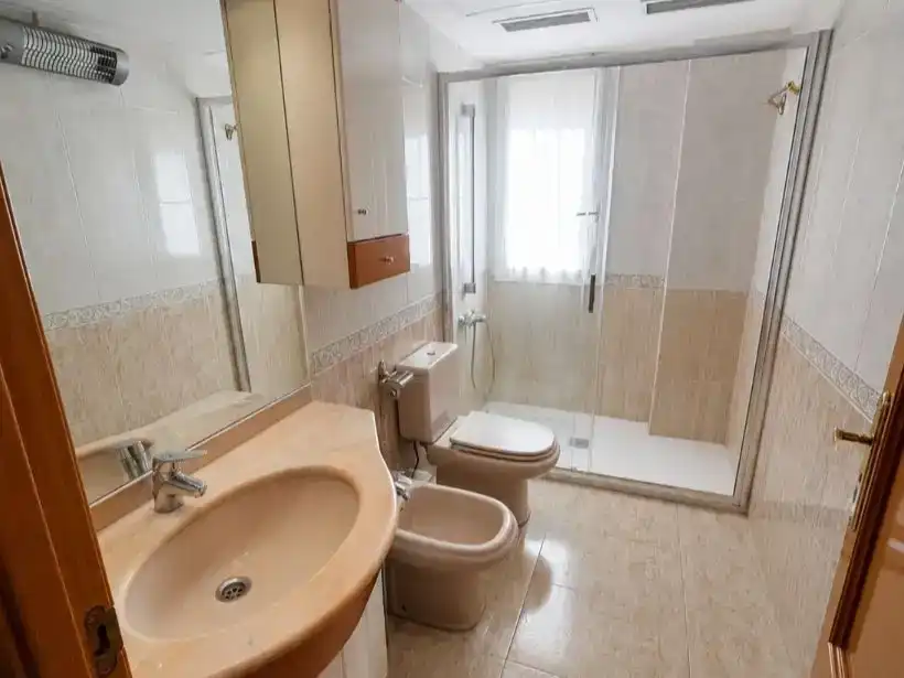 Baño de Casa o chalet para compartir en Zaragoza con Aire acondicionado, Jardín privado y Parquet