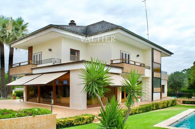 Casa-chalet en Venta en Ausias March en Montepilar
