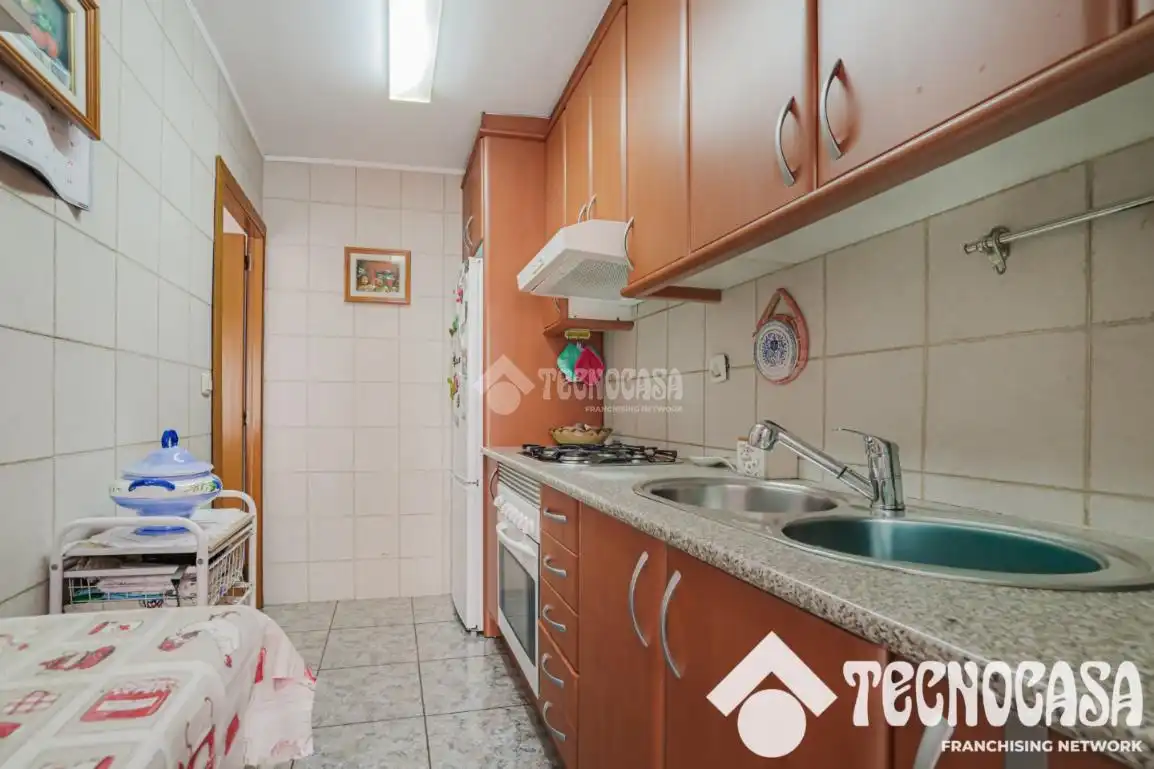 Kitchen of Flat for sale in Santa Coloma de Gramenet  with Air Conditioner and Furnished