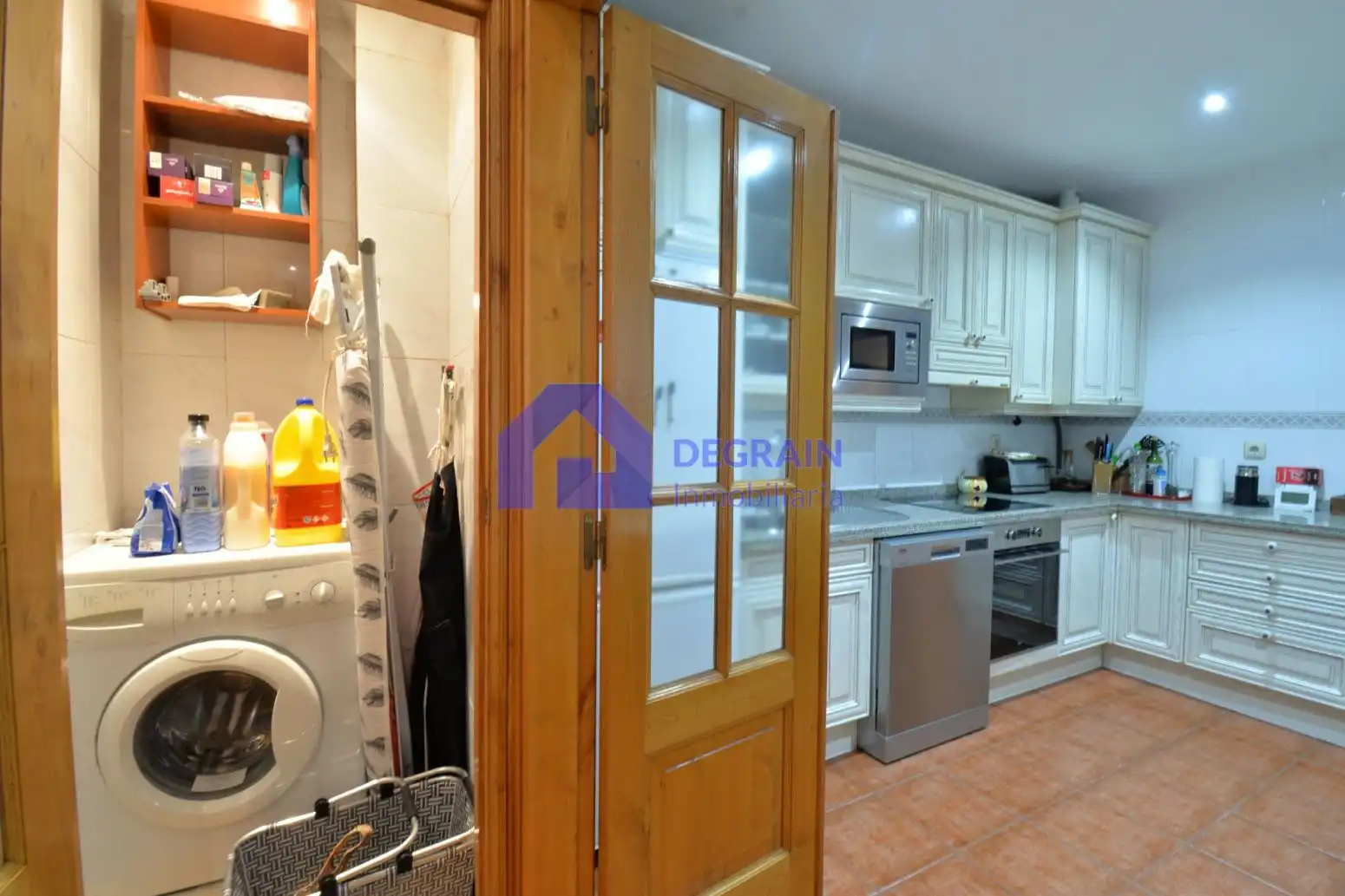 Cocina de Piso en venta en Oviedo  con Parquet, Terraza y Trastero