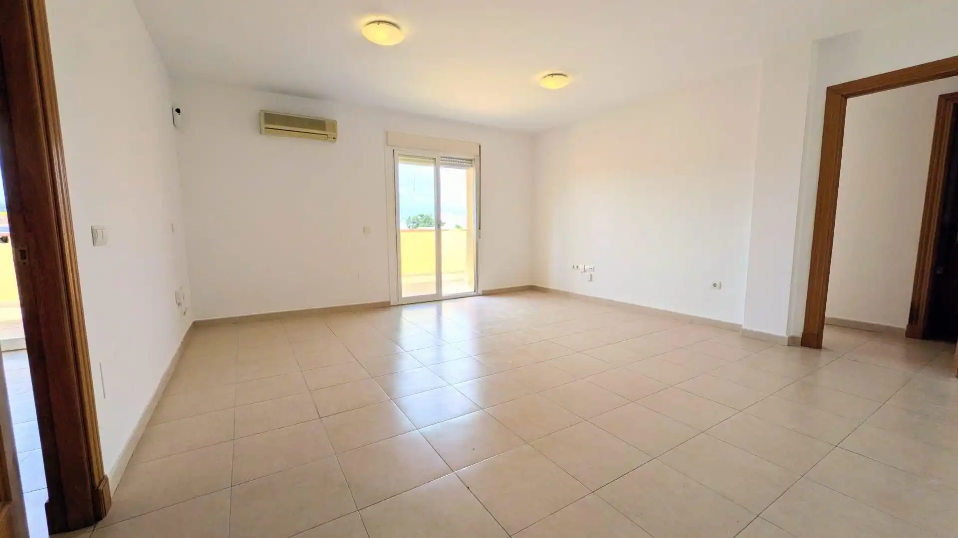 Sala de estar de Ático en venta en Mijas con Aire acondicionado, Terraza y Trastero