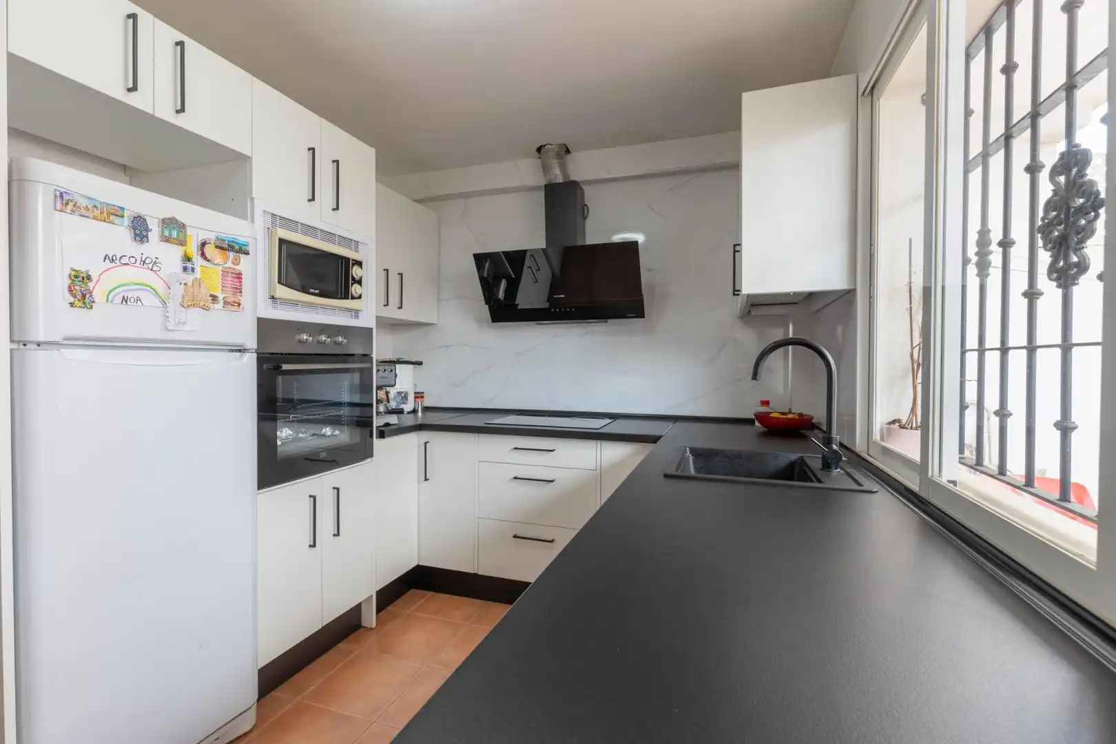 Cocina de Casa adosada en venta en Churriana de la Vega con Aire acondicionado, Calefacción y Terraza