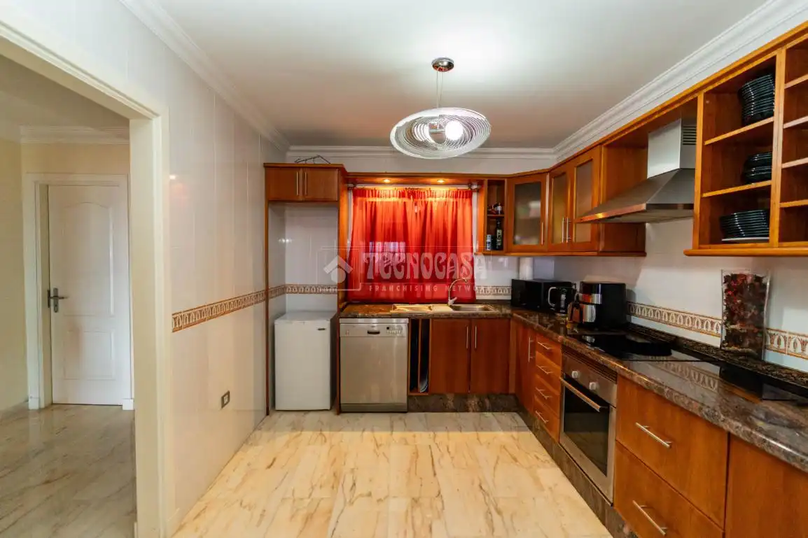 Cocina de Piso en venta en Santiago del Teide con Balcón y Piscina comunitaria