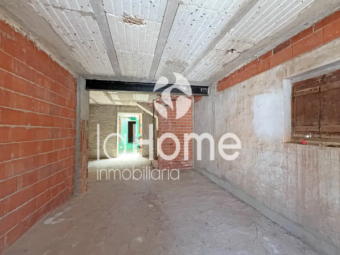 Houses for sale in La Pobla de Vallbona  with Terrace, Storage room and Balcony