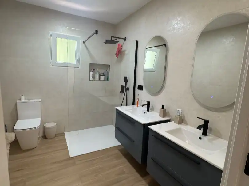 Bany de Casa o xalet en venda en  Jaén Capital amb Terrassa i Piscina