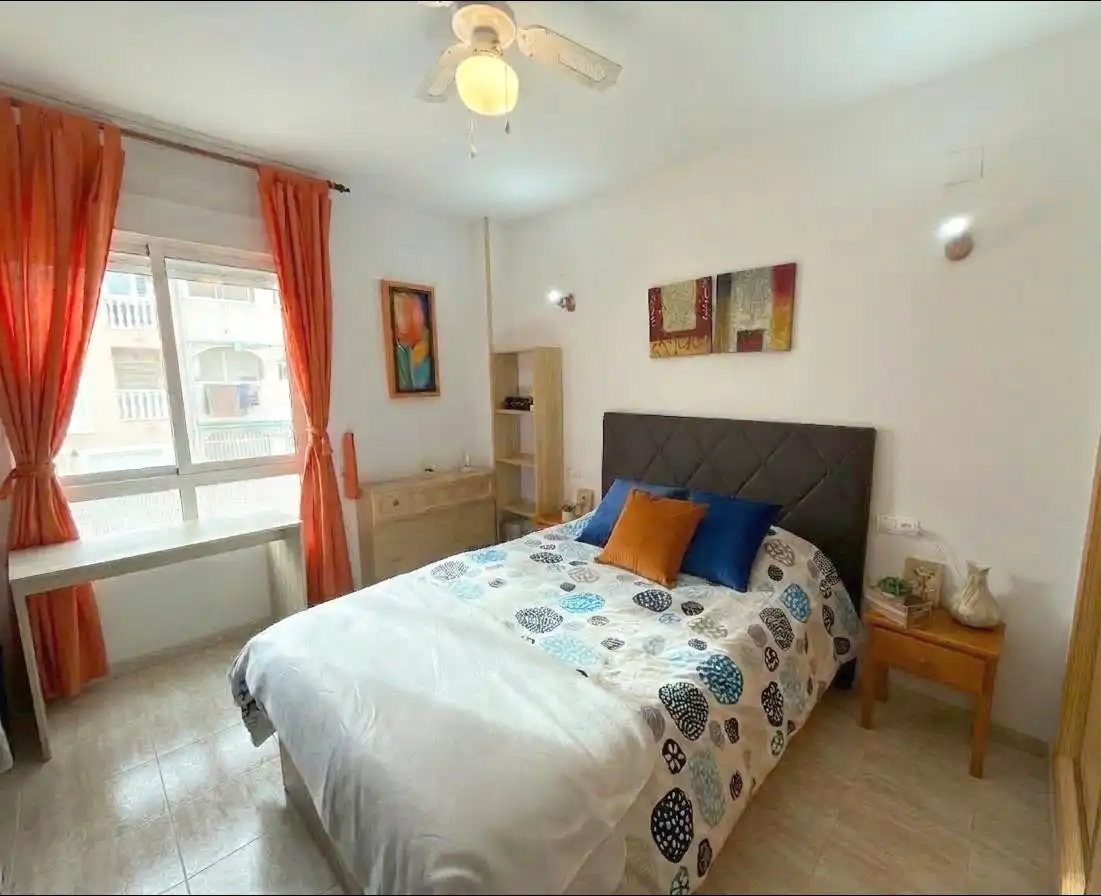 Schlafzimmer von Wohnungen zum Verkauf in Torrevieja mit Heizung, Terrasse und Möbliert