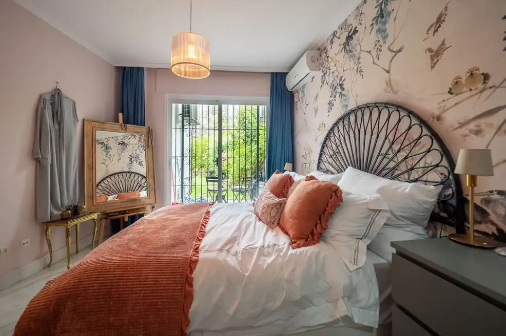 Dormitori de Apartament en venda en Marbella amb Aire condicionat, Moblat i Forn