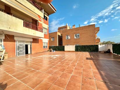 Vista exterior de Pis en venda en Santa Coloma de Gramenet amb Calefacció