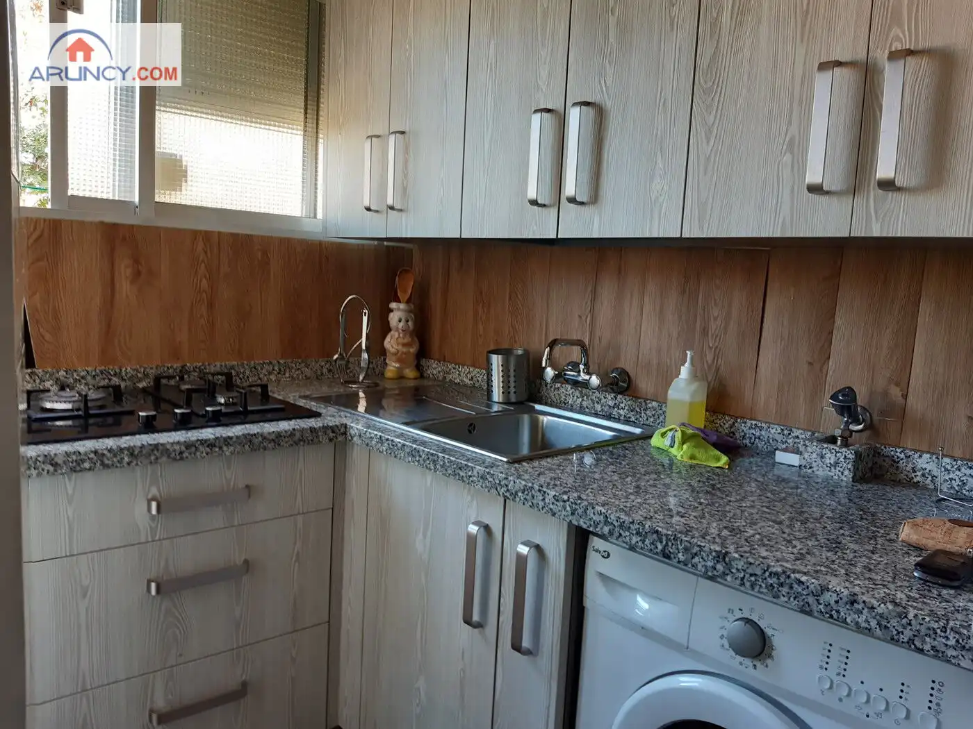 Cuina de Pis en venda en Sevilla amb Terrassa i Moblat