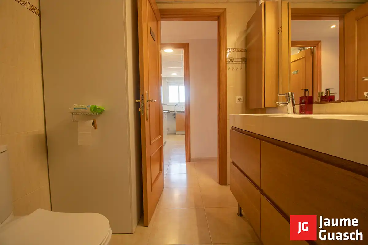 Badezimmer von Wohnung zum Verkauf in Torredembarra mit Klimaanlage, Heizung und Balkon