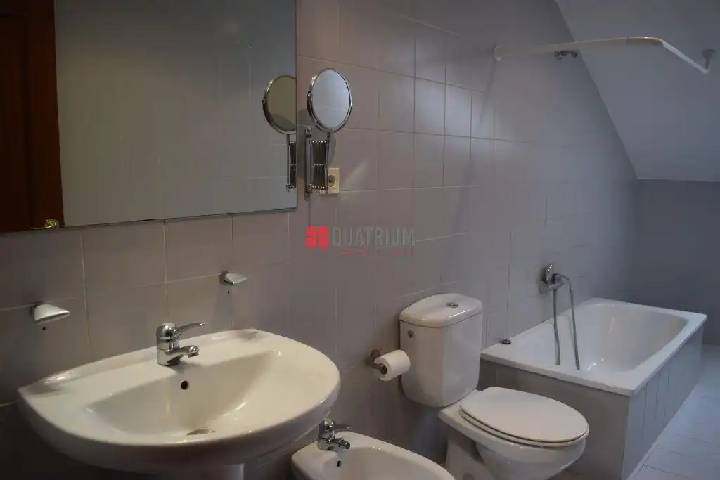 Bany de Dúplex en venda en A Coruña Capital  amb Calefacció i Traster