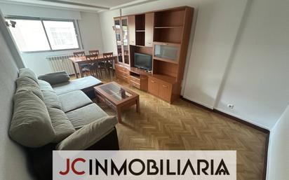 Sala d'estar de Pis en venda en Valladolid Capital amb Calefacció, Parquet i Terrassa