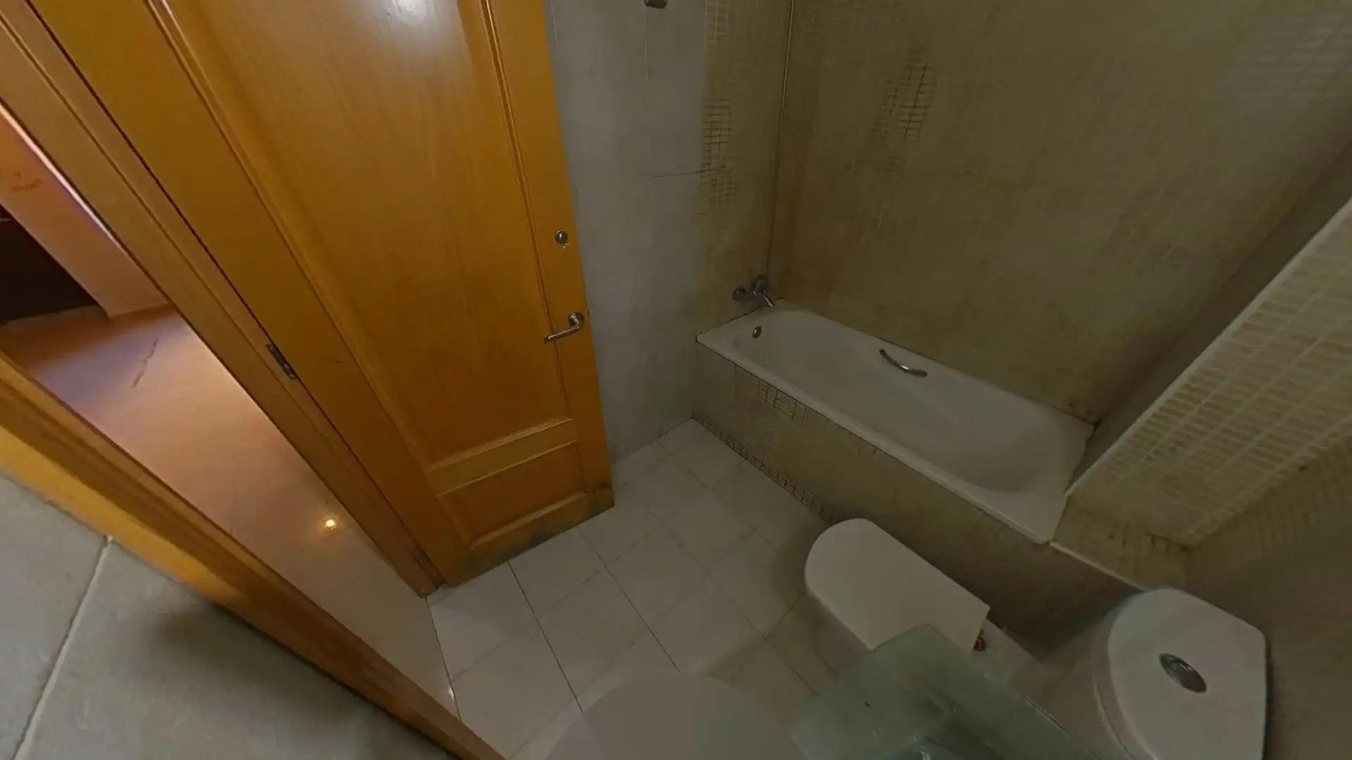 Badezimmer von Wohnung zum Verkauf in Manresa mit Balkon