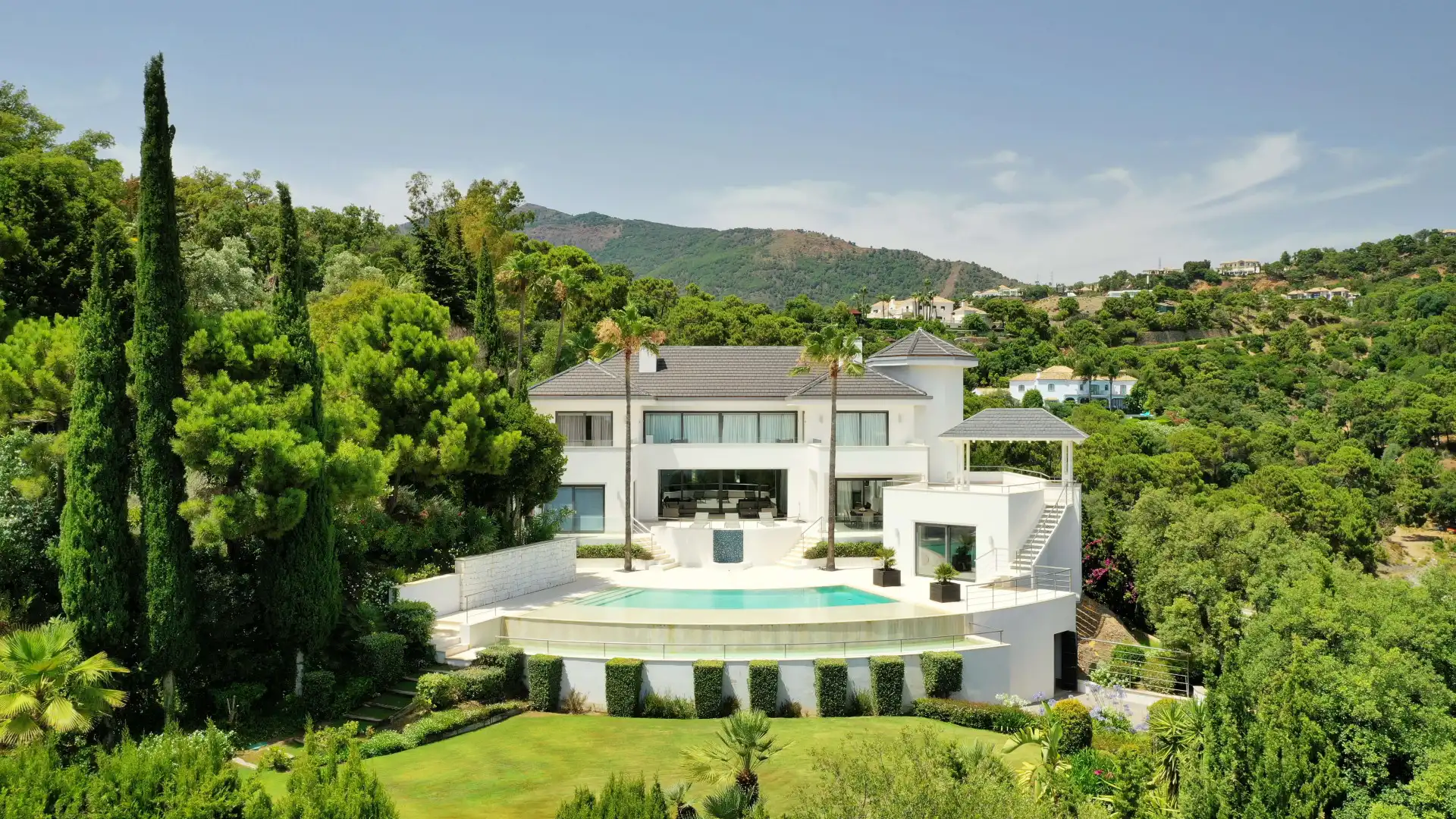 Casa con piscina en venta en La Zagaleta