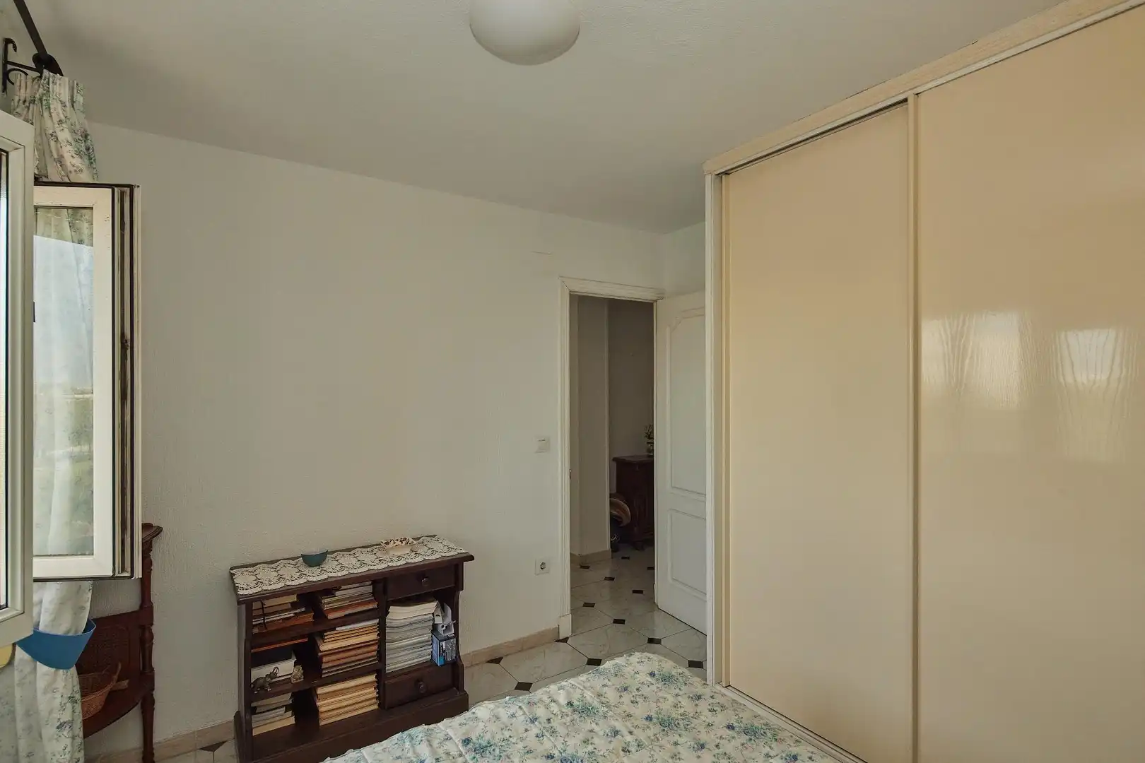 Habitación de Piso en venta en Cádiz con Terraza, Balcón y Alarma