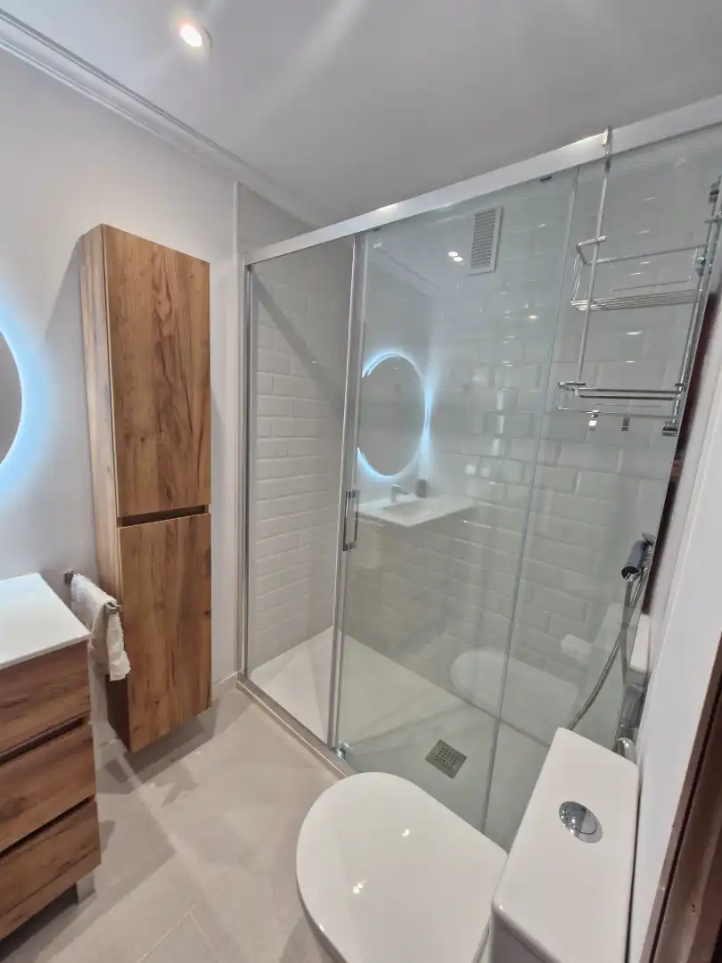 Baño de Piso de alquiler en Bilbao  con Calefacción, Parquet y Amueblado