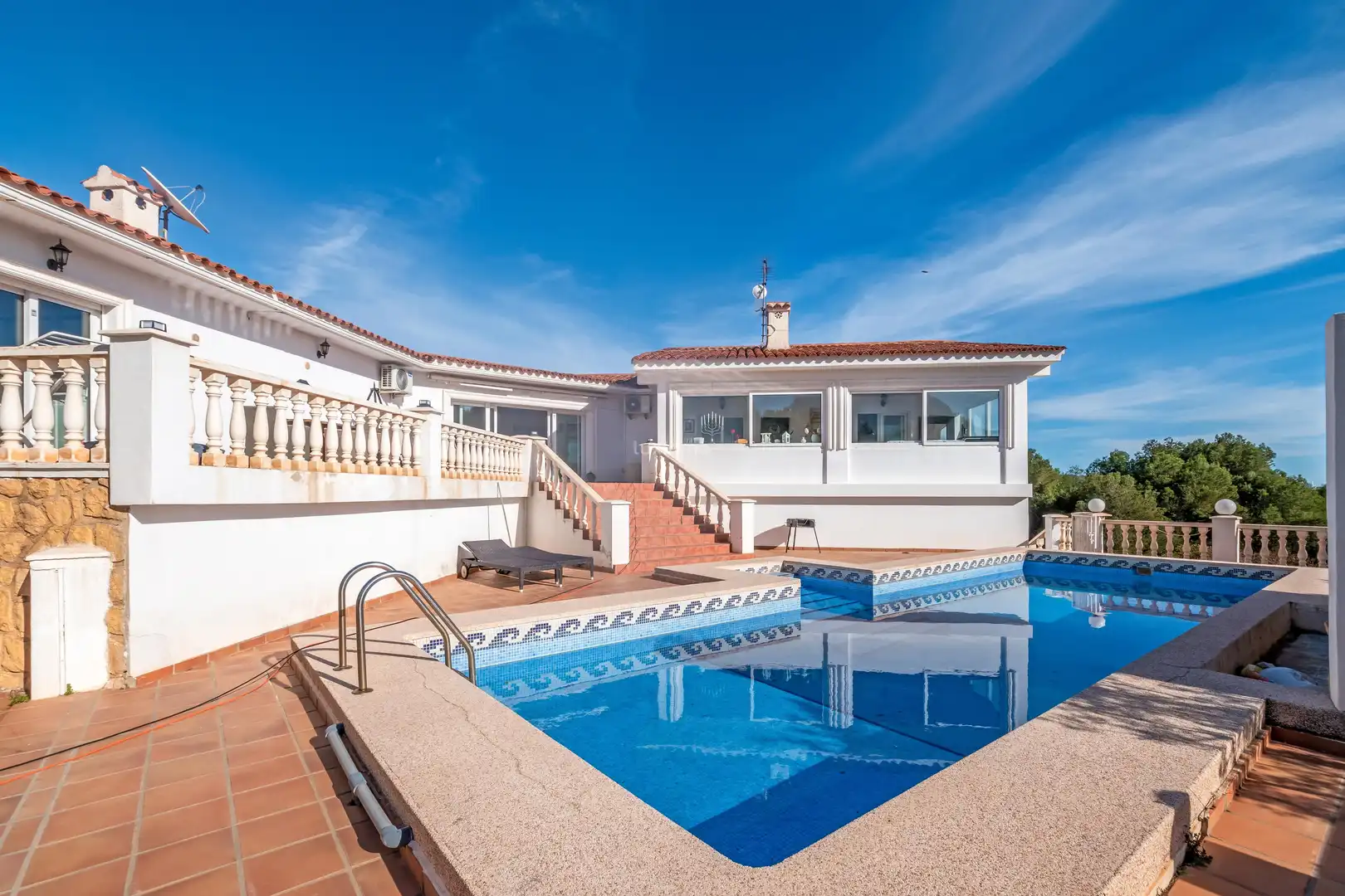 Vista exterior de Casa o chalet en venta en La Nucia con Aire acondicionado, Trastero y Piscina