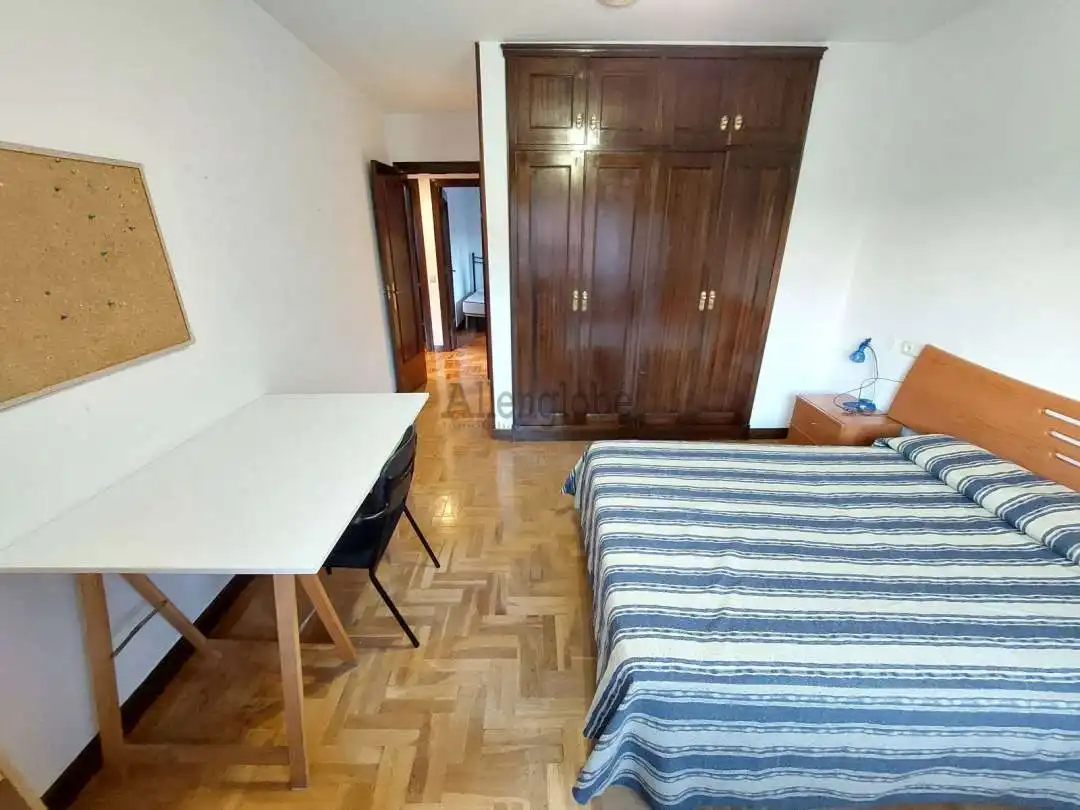 Bedroom of Flat for rent in Oviedo   with Heating