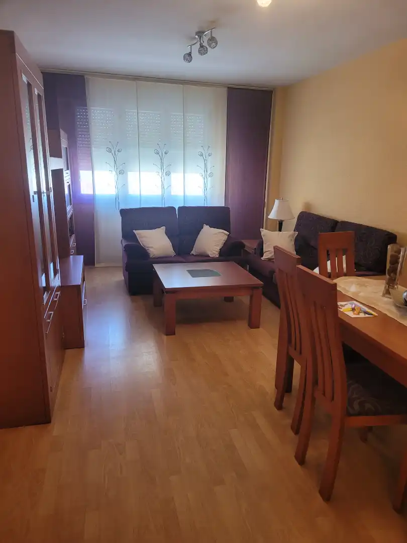 Sala d'estar de Pis en venda en Soria Capital  amb Calefacció, Parquet i Moblat
