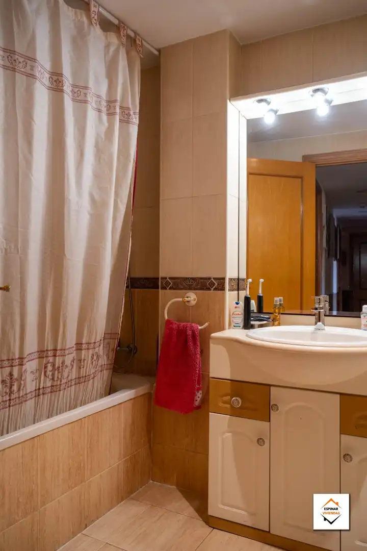 Bathroom of Flat for sale in Zaragoza  with Air Conditioner, Heating and Terrace
